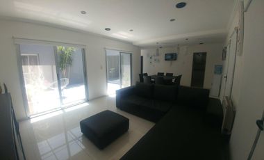 Casa en venta - 2 Dormitorios 2 Baños - Cochera - 1.125Mts2 - Villa Elvira, La Plata