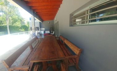 Casa en venta - 2 Dormitorios 2 Baños - Cochera - 1.125Mts2 - Villa Elvira, La Plata