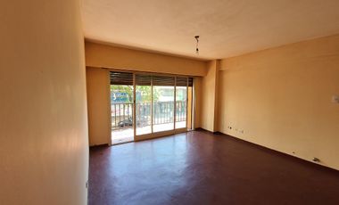 Departamento de 2 ambientes en Lomas de Zamora Oeste amplio balcon