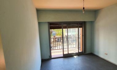Departamento de 2 ambientes en Lomas de Zamora Oeste amplio balcon