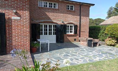 Casa en venta - 3 Dormitorios 2 Baños - 1.000Mts2 - Chapadmalal