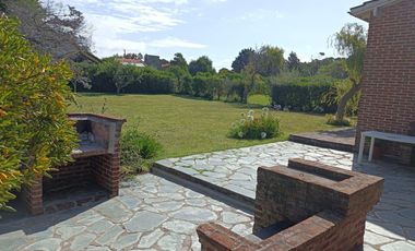 Casa en venta - 3 Dormitorios 2 Baños - 1.000Mts2 - Chapadmalal