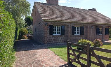 Casa en venta - 3 Dormitorios 2 Baños - 1.000Mts2 - Chapadmalal