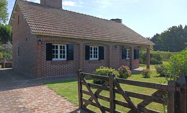 Casa en venta - 3 Dormitorios 2 Baños - 1.000Mts2 - Chapadmalal