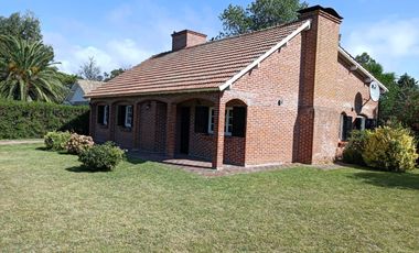Casa en venta - 3 Dormitorios 2 Baños - 1.000Mts2 - Chapadmalal