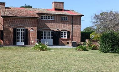 Casa en venta - 3 Dormitorios 2 Baños - 1.000Mts2 - Chapadmalal