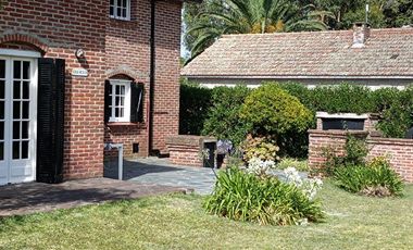 Casa en venta - 3 Dormitorios 2 Baños - 1.000Mts2 - Chapadmalal