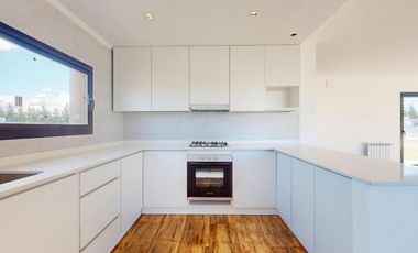 Casa en venta - 3 Dormitorios 4 Baños - Cocheras - 2.400Mts2 - La Plata