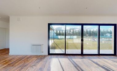 Casa en venta - 3 Dormitorios 4 Baños - Cocheras - 2.400Mts2 - La Plata