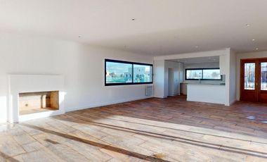 Casa en venta - 3 Dormitorios 4 Baños - Cocheras - 2.400Mts2 - La Plata