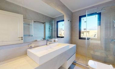 Casa en venta - 3 Dormitorios 4 Baños - Cocheras - 2.400Mts2 - La Plata