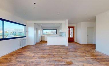 Casa en venta - 3 Dormitorios 4 Baños - Cocheras - 2.400Mts2 - La Plata