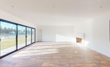 Casa en venta - 3 Dormitorios 4 Baños - Cocheras - 2.400Mts2 - La Plata