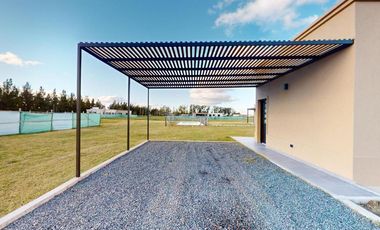 Casa en venta - 3 Dormitorios 4 Baños - Cocheras - 2.400Mts2 - La Plata