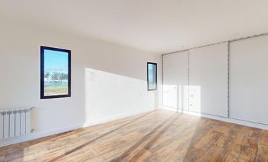 Casa en venta - 3 Dormitorios 4 Baños - Cocheras - 2.400Mts2 - La Plata