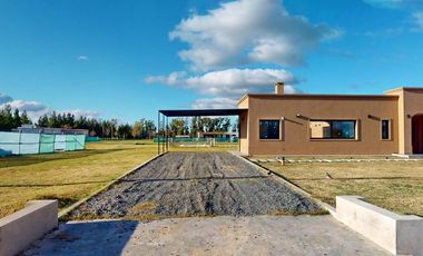 Casa en venta - 3 Dormitorios 4 Baños - Cocheras - 2.400Mts2 - La Plata
