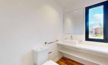 Casa en venta - 3 Dormitorios 4 Baños - Cocheras - 2.400Mts2 - La Plata