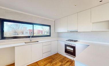 Casa en venta - 3 Dormitorios 4 Baños - Cocheras - 2.400Mts2 - La Plata