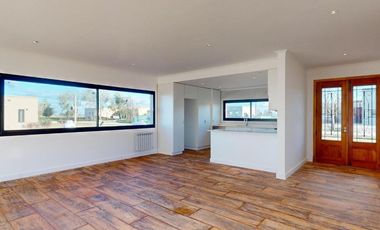 Casa en venta - 3 Dormitorios 4 Baños - Cocheras - 2.400Mts2 - La Plata
