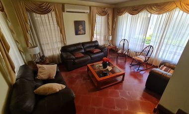 CASA RESIDENCIAL EN VENTA, AMPLIOS JARDINES. CARMEN, CAMPECHE