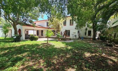 CASA RESIDENCIAL EN VENTA, AMPLIOS JARDINES. CARMEN, CAMPECHE