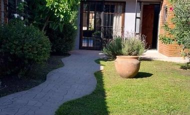 Casa en venta - 2 Dormitorios 2 Baños - 300Mts2 - San Clara del Mar