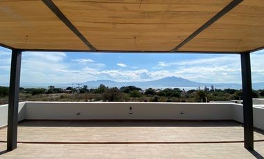 Casa en Venta en Chapala con vista al lago