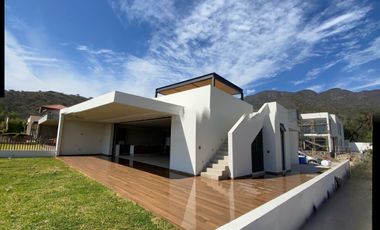 Casa en Venta en Chapala con vista al lago
