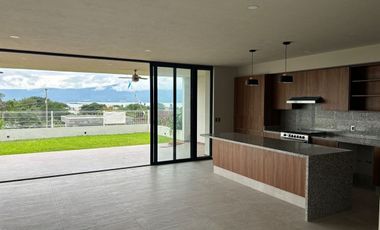 Casa en Venta en Chapala con vista al lago