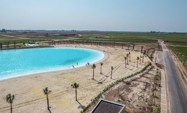Terreno en Vida Lagoon con 1.100m2 y lindero al canal