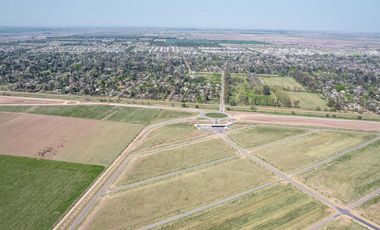 Terreno en Vida Lagoon con 1.100m2 y lindero al canal