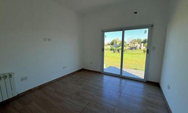 Venta/Permuta/Financiacion Casa 5 Dormitorios Estrenar. Pueblo Esther