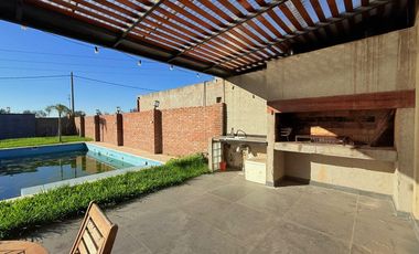 Venta/Permuta/Financiacion Casa 5 Dormitorios Estrenar. Pueblo Esther