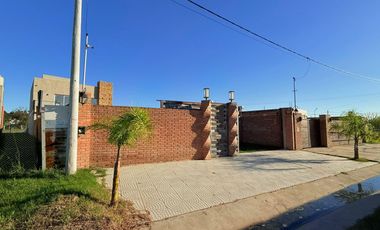 Venta/Permuta/Financiacion Casa 5 Dormitorios Estrenar. Pueblo Esther