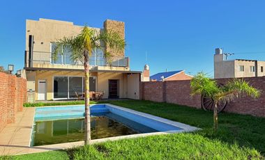 Venta/Permuta/Financiacion Casa 5 Dormitorios Estrenar. Pueblo Esther