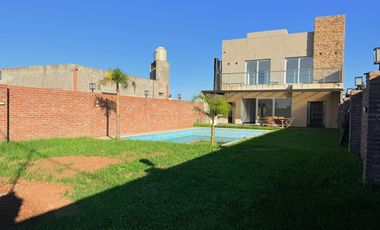 Venta/Permuta/Financiacion Casa 5 Dormitorios Estrenar. Pueblo Esther