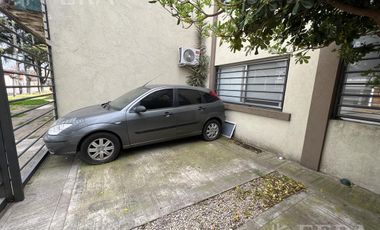 Venta departamento de 3 ambientes con cochera y balcón en Quilmes (30537)