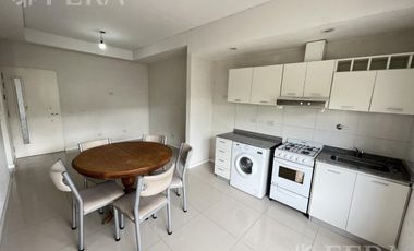 Venta departamento de 3 ambientes con cochera y balcón en Quilmes (30537)