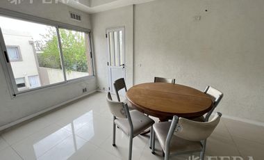 Venta departamento de 3 ambientes con cochera y balcón en Quilmes (30537)