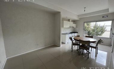 Venta departamento de 3 ambientes con cochera y balcón en Quilmes (30537)