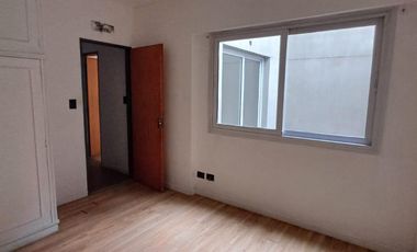 Departamento 3 Ambientes C/ Balcón y Patio - Quilmes Centro