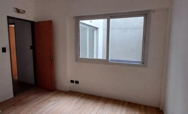 Departamento 3 Ambientes C/ Balcón y Patio - Quilmes Centro