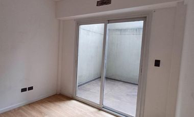 Departamento 3 Ambientes C/ Balcón y Patio - Quilmes Centro