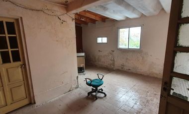 VENTA - Casa con 3 Habitaciones y Pileta en un Lote de 300m2 en el Barrio Santa Genoveva