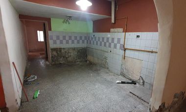 VENTA - Casa con 3 Habitaciones y Pileta en un Lote de 300m2 en el Barrio Santa Genoveva