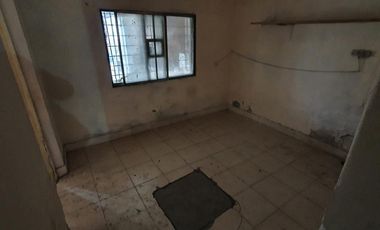 VENTA - Casa con 3 Habitaciones y Pileta en un Lote de 300m2 en el Barrio Santa Genoveva