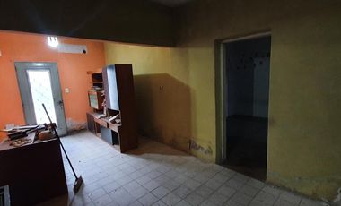 VENTA - Casa con 3 Habitaciones y Pileta en un Lote de 300m2 en el Barrio Santa Genoveva