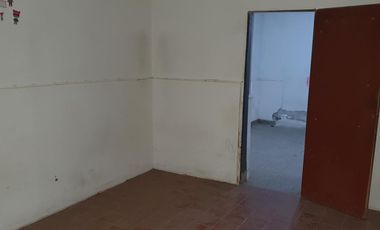 VENTA - Casa con 3 Habitaciones y Pileta en un Lote de 300m2 en el Barrio Santa Genoveva