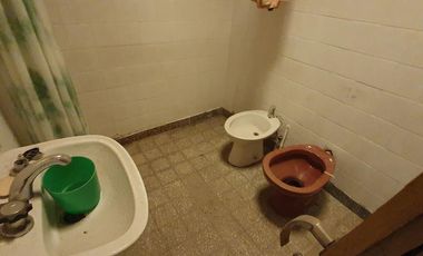 VENTA - Casa con 3 Habitaciones y Pileta en un Lote de 300m2 en el Barrio Santa Genoveva