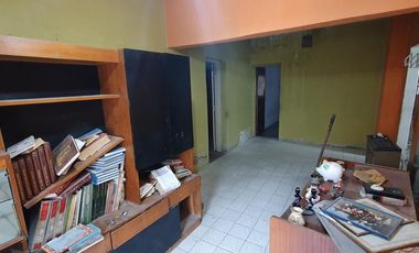 VENTA - Casa con 3 Habitaciones y Pileta en un Lote de 300m2 en el Barrio Santa Genoveva